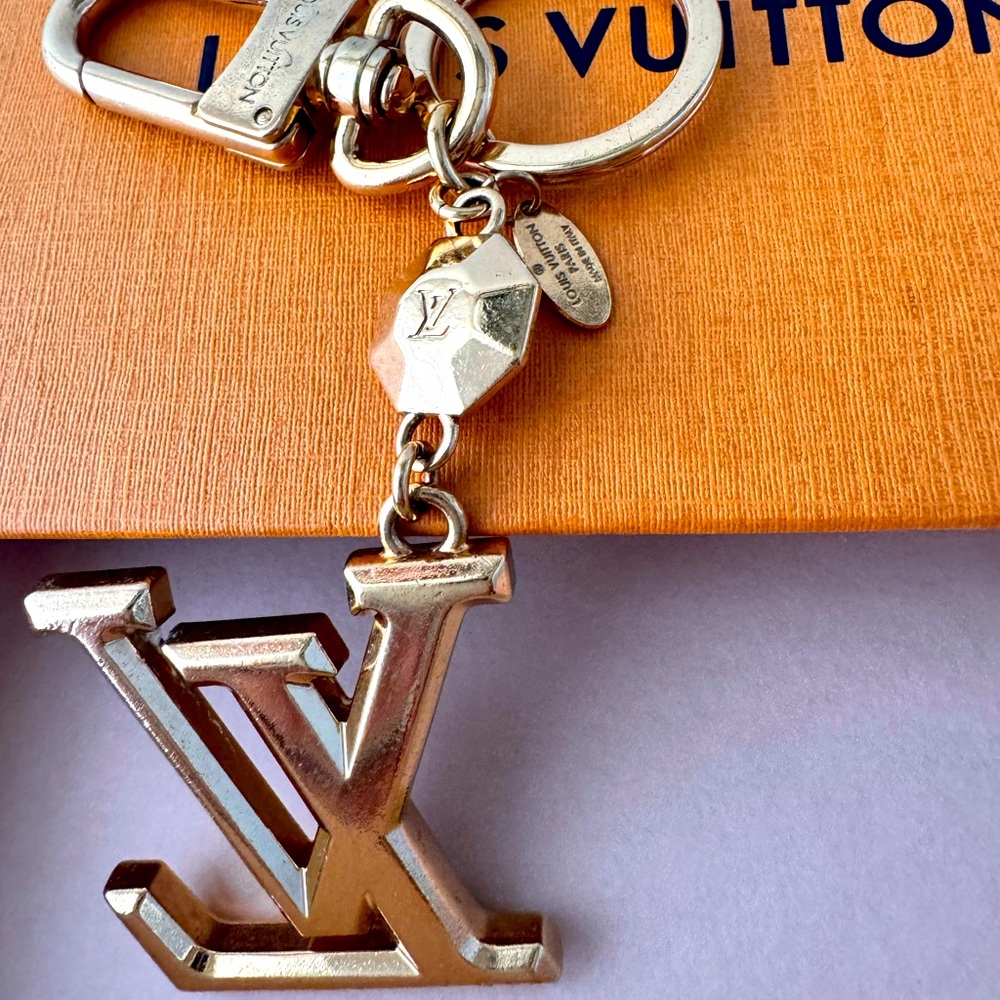 Louis SOLD.  Vuitton Gold Key & Card Holder Accessory. Made in Italy - Picture 3 of 5